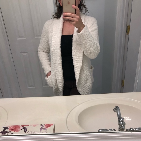 Beautiful women’s sweater! - Picture 6 of 6